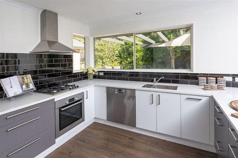 Photo of property in 80 Moyrus Crescent, East Tamaki Heights, Auckland, 2016