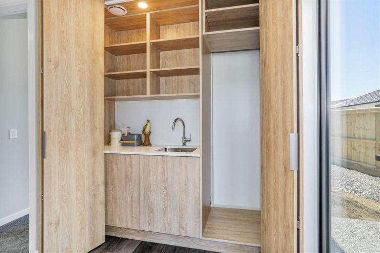 Photo of property in 29 Queen Charlotte Drive, Aotea, Porirua, 5024