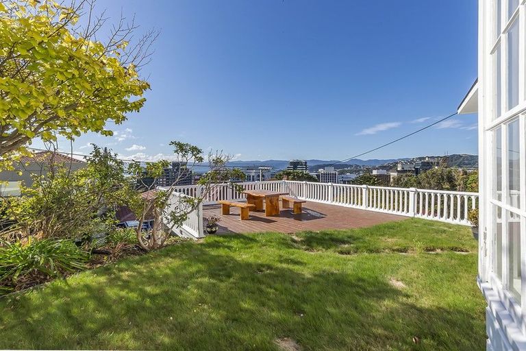 Photo of property in 7 Wesley Road, Kelburn, Wellington, 6012
