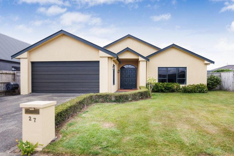 Photo of property in 27 Royal Oak Drive, Kelvin Grove, Palmerston North, 4414