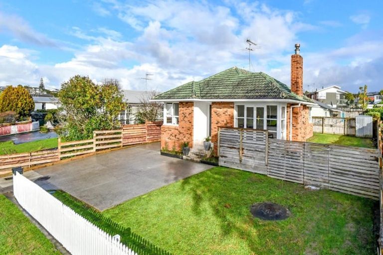 Photo of property in 31 Gossamer Drive, Pakuranga Heights, Auckland, 2010