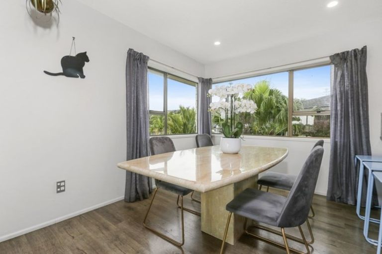 Photo of property in 12 Cyclades Place, Shelly Park, Auckland, 2014