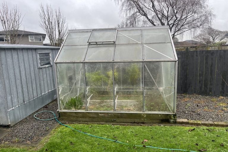 Photo of property in 6 Caulfield Place, Awapuni, Palmerston North, 4412