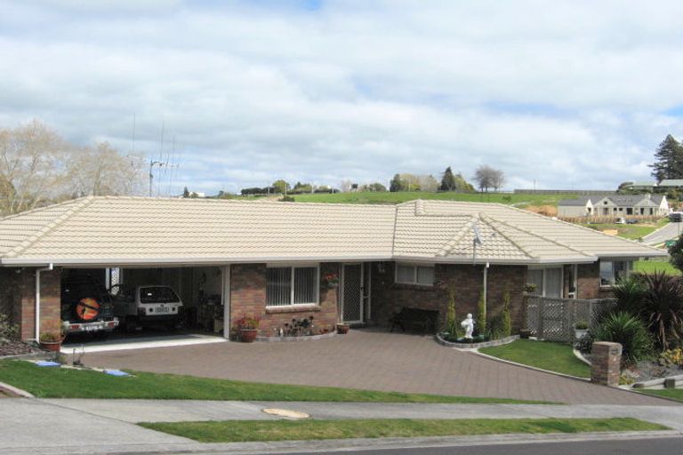 Photo of property in 2 Rochester Place, Bethlehem, Tauranga, 3110