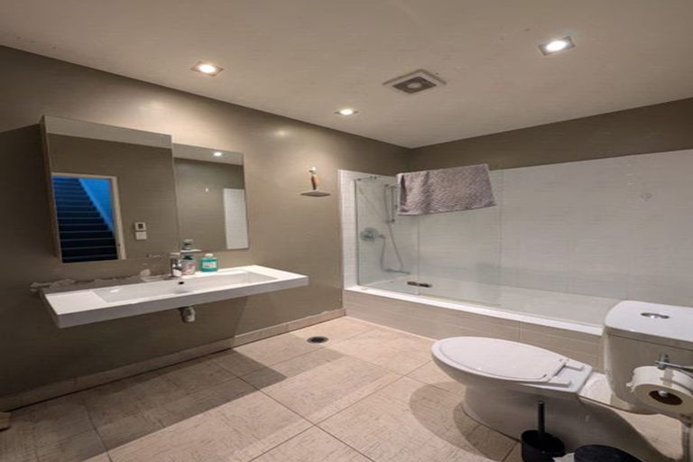 Photo of property in 51 Tiketike Way, Brooklyn, Wellington, 6021