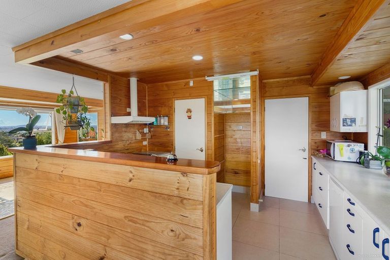 Photo of property in 300 Sturges Road, Henderson Valley, Auckland, 0612