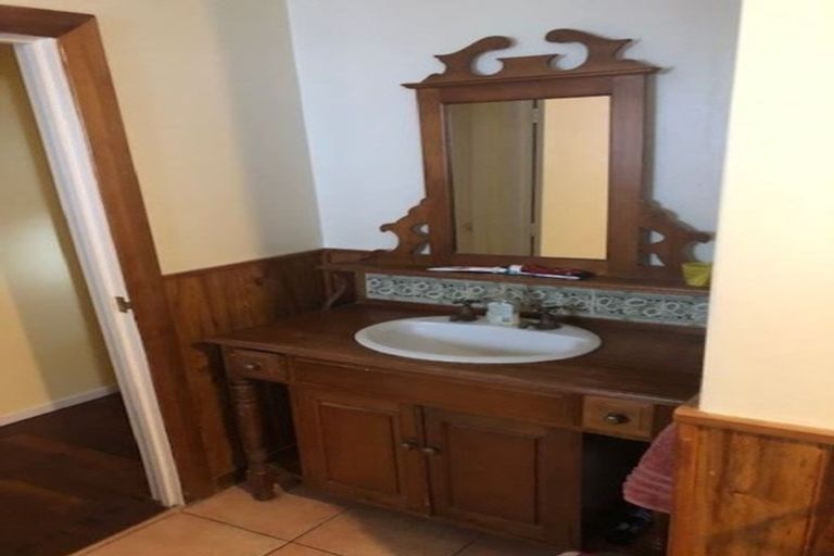 Photo of property in 93 Edgewater Drive, Pakuranga, Auckland, 2010