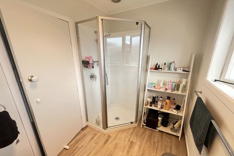 Photo of property in 10 Gills Avenue, Papakura, 2110