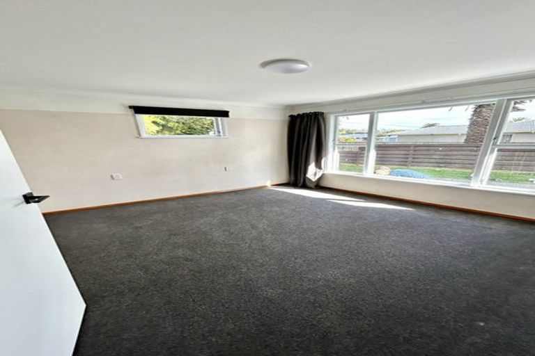 Photo of property in 1 Highfield Place, Levin, 5510