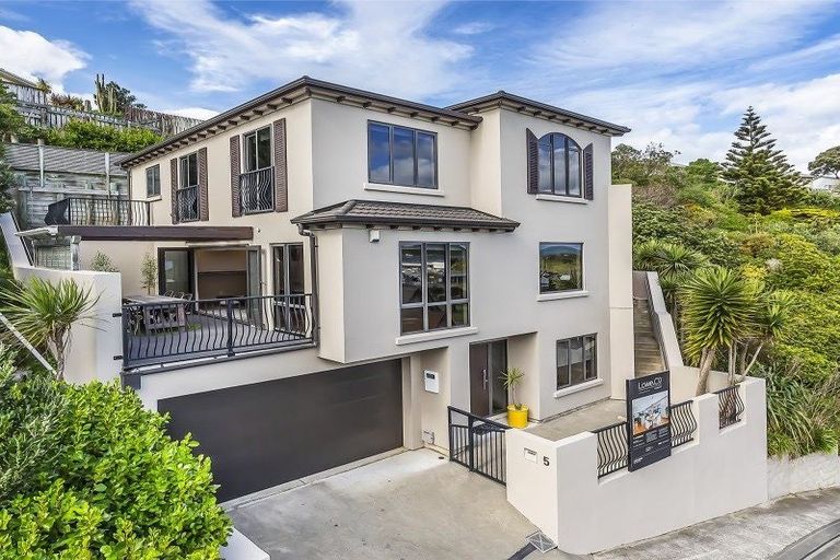 Photo of property in 5 Bunker Way, Strathmore Park, Wellington, 6022