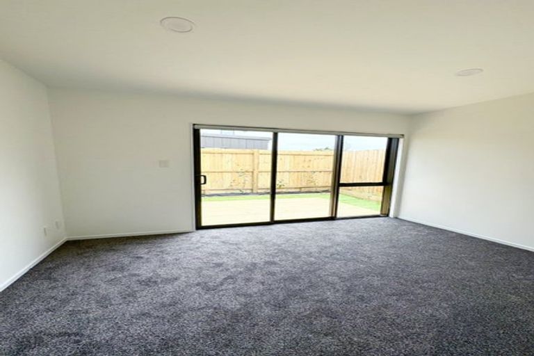 Photo of property in 14b Elcoat Avenue, Te Atatu South, Auckland, 0610