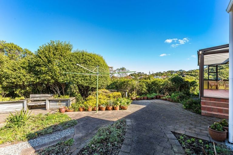 Photo of property in 22 Bushey Way, Maungaraki, Lower Hutt, 5010