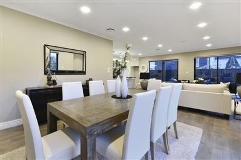 Photo of property in 5 Taraire Place, Orewa, 0931