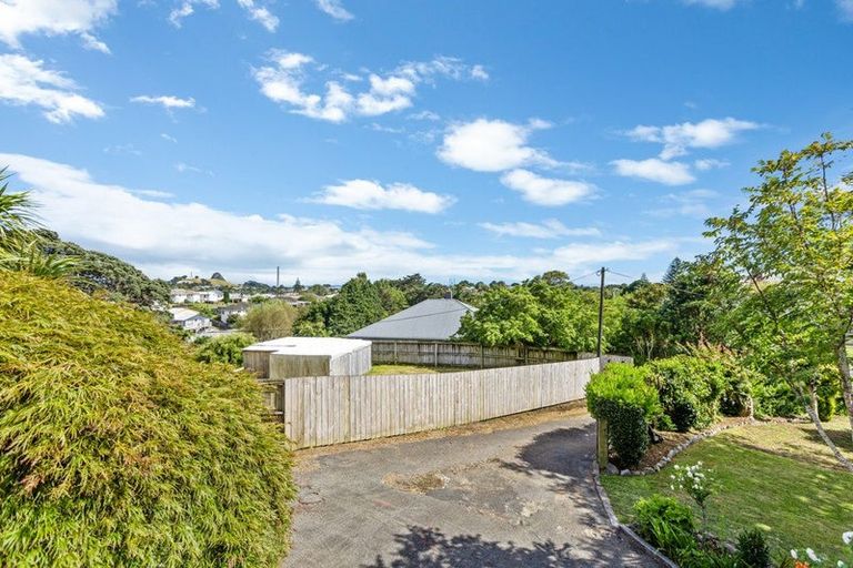 Photo of property in 174 Seaview Road, Westown, New Plymouth, 4310