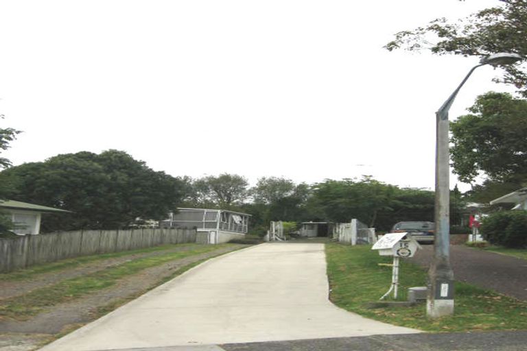 Photo of property in 15 Aplin Place, Birkdale, Auckland, 0626