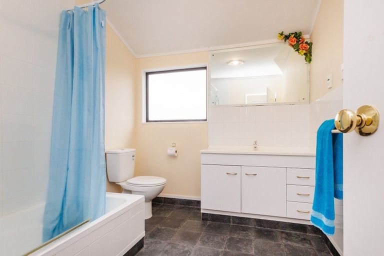 Photo of property in 115 Pacific Drive, Fitzherbert, Palmerston North, 4410