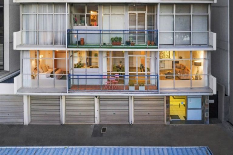 Photo of property in Dorchester Apartments, 144 Oriental Parade, Oriental Bay, Wellington, 6011