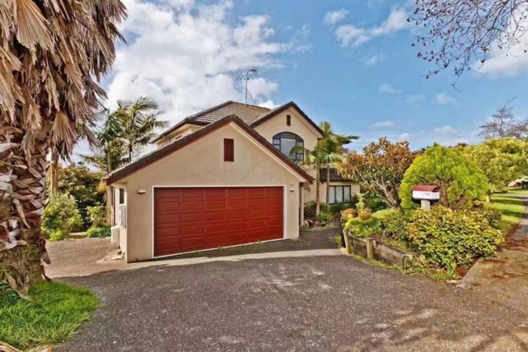 Photo of property in 11 Margaret Henry Crescent, Oteha, Auckland, 0632