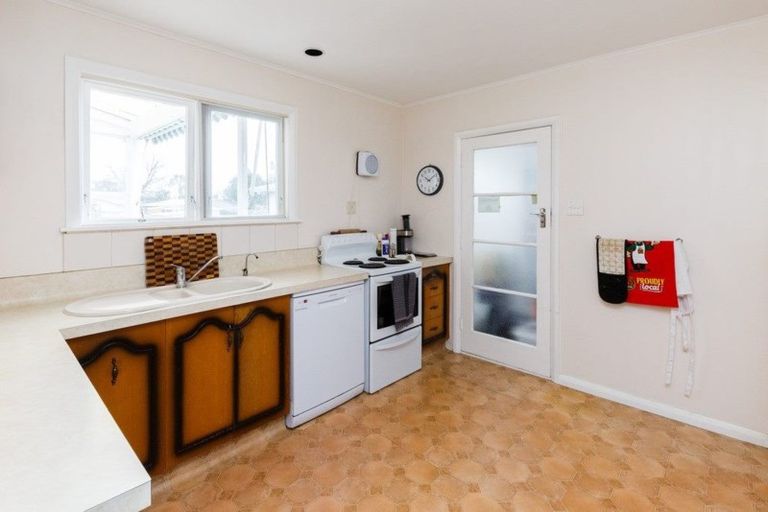 Photo of property in 14 Nairn Crescent, Awapuni, Palmerston North, 4412