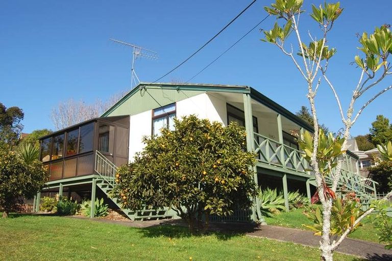Photo of property in 1/6 Lyons Avenue, Murrays Bay, Auckland, 0630