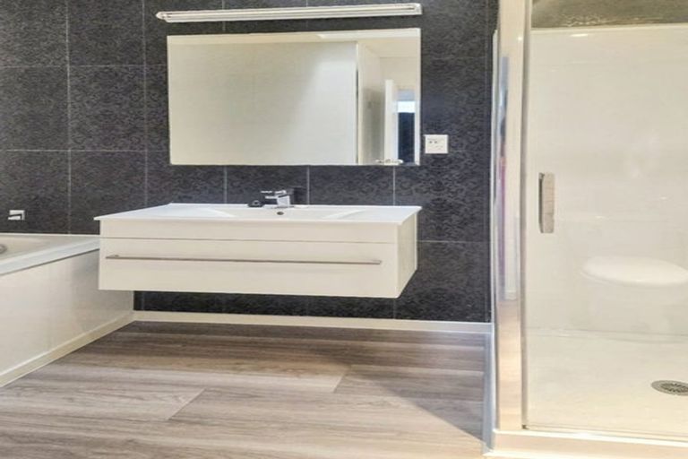 Photo of property in 32 Becker Drive, Weymouth, Auckland, 2103