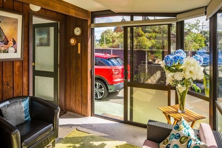 Photo of property in 3a Pukatea Street, Eastbourne, Lower Hutt, 5013