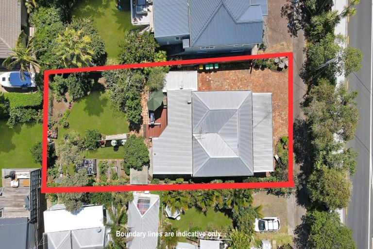 Photo of property in 3 Lake Road, Devonport, Auckland, 0624