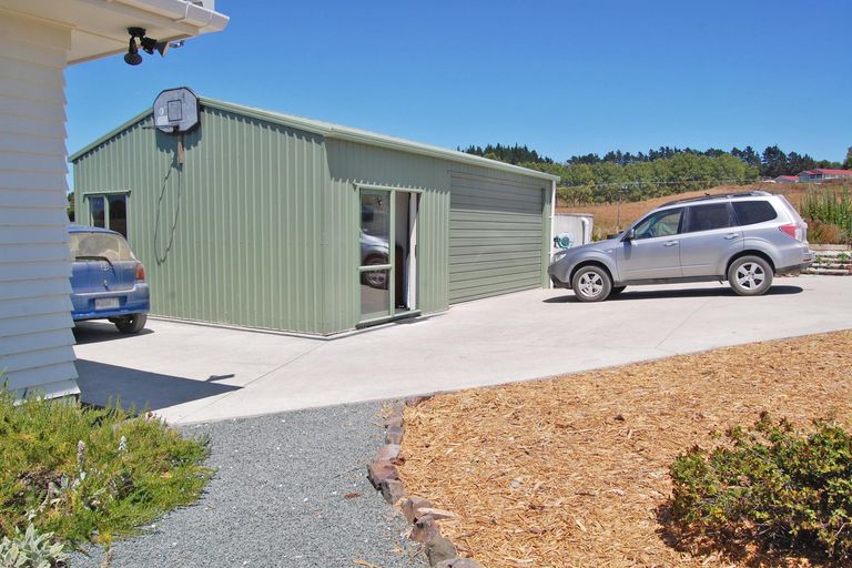 Photo of property in 31 Ranganui Road, Kaiwaka, 0573