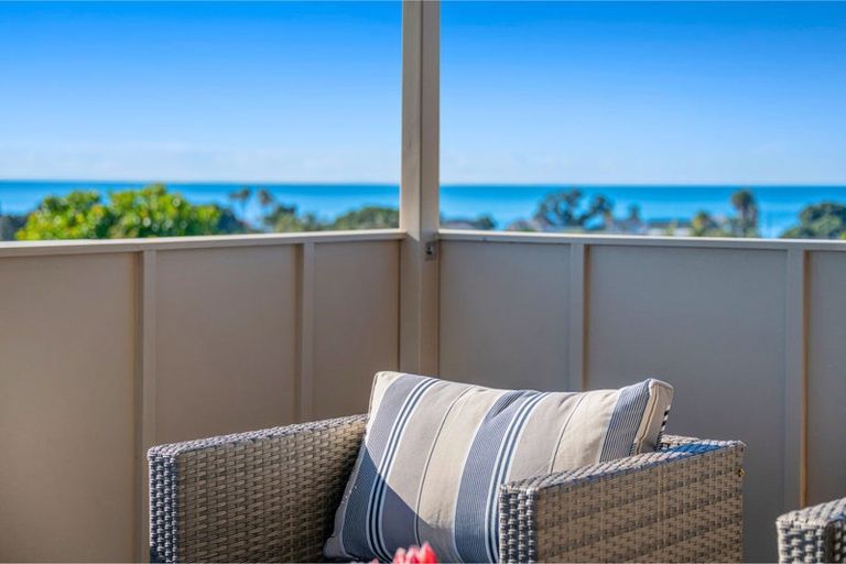 Photo of property in 24 Halldene Terrace, Red Beach, 0932