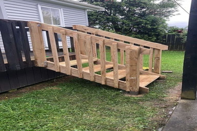 Photo of property in 49a Bruce Mclaren Road, Henderson, Auckland, 0612