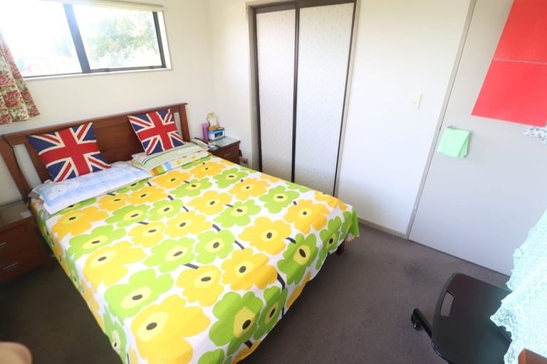 Photo of property in 2/99 Ocean View Road, Hillcrest, Auckland, 0627