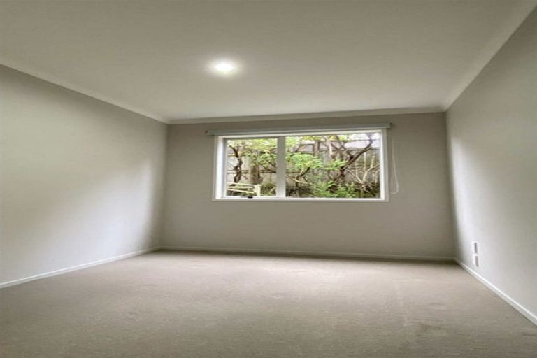 Photo of property in 5 Canyon Drive, Oteha, Auckland, 0632
