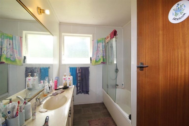 Photo of property in 17 Temuri Place, Glendene, Auckland, 0602