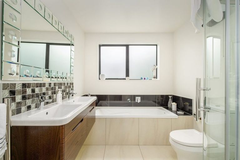 Photo of property in 11 Janice Place, Mount Pleasant, Christchurch, 8081