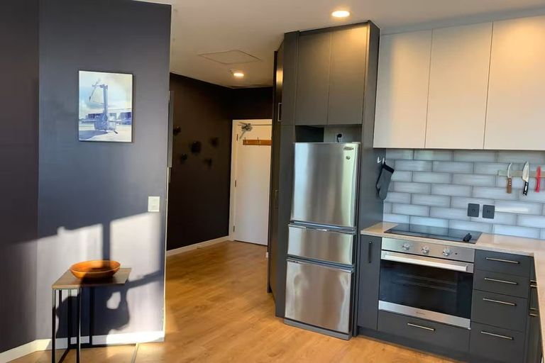 Photo of property in Terrace Tower Apartments, 7a/126 The Terrace, Wellington Central, Wellington, 6011