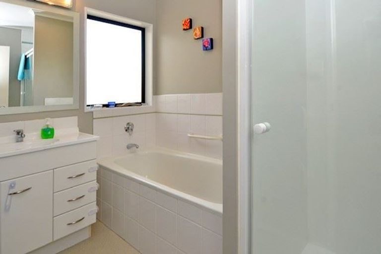 Photo of property in 51 Carisbrook Crescent, Papakura, 2110