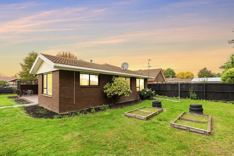 Photo of property in 31 Solomon Avenue, Redwood, Christchurch, 8051