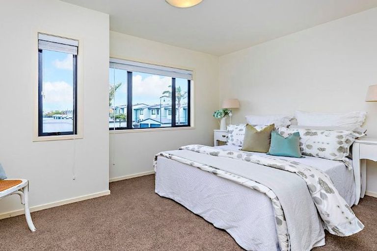Photo of property in 8/2 Armoy Drive, East Tamaki, Auckland, 2016
