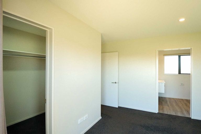 Photo of property in 17 Sequoia Way, Rangiora, 7400