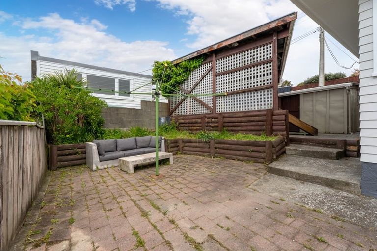 Photo of property in 31 Beazley Avenue, Paparangi, Wellington, 6037