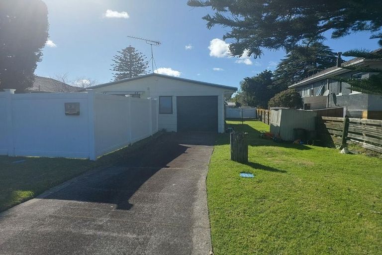 Photo of property in 3 Shepherds Road, Papakura, 2110