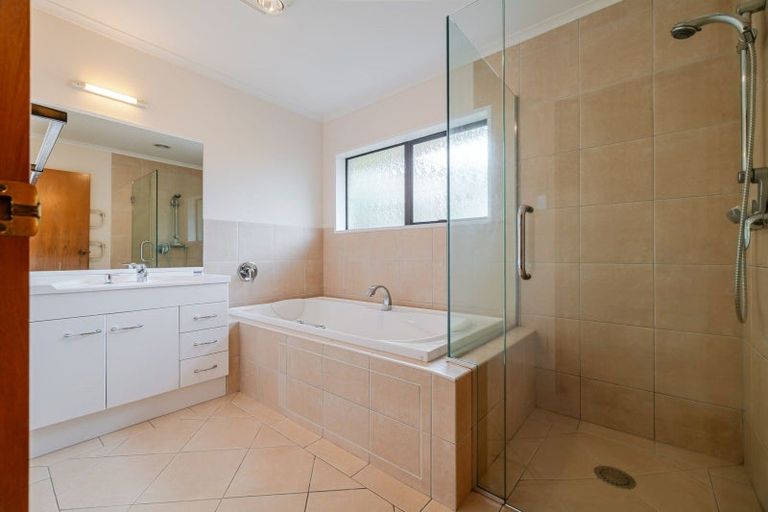 Photo of property in 43 Long Melford Road, Awapuni, Palmerston North, 4412