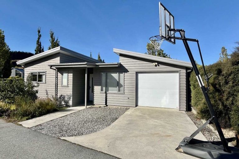 Photo of property in 1 Kakapo Court, Wanaka, 9305