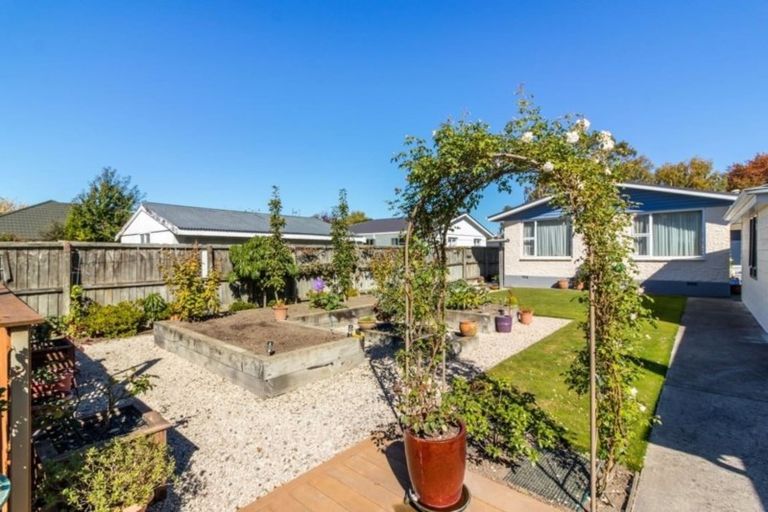 Photo of property in 424 Memorial Avenue, Burnside, Christchurch, 8053