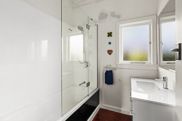 Photo of property in 10 Plassey Street, Havelock North, 4130