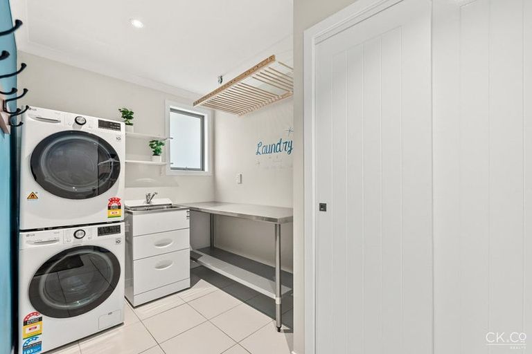 Photo of property in 21 Pempsey Street, Silverstream, Upper Hutt, 5019
