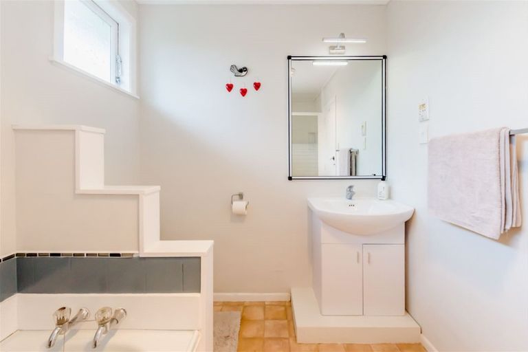 Photo of property in 43 Walton Road, Paraparaumu Beach, Paraparaumu, 5032