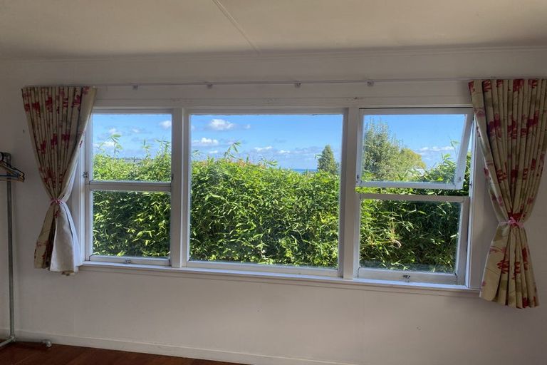 Photo of property in 8 Donnelly Street, Oakura, 4314