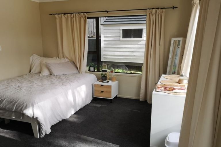 Photo of property in 4 Raphael Place, West Harbour, Auckland, 0618