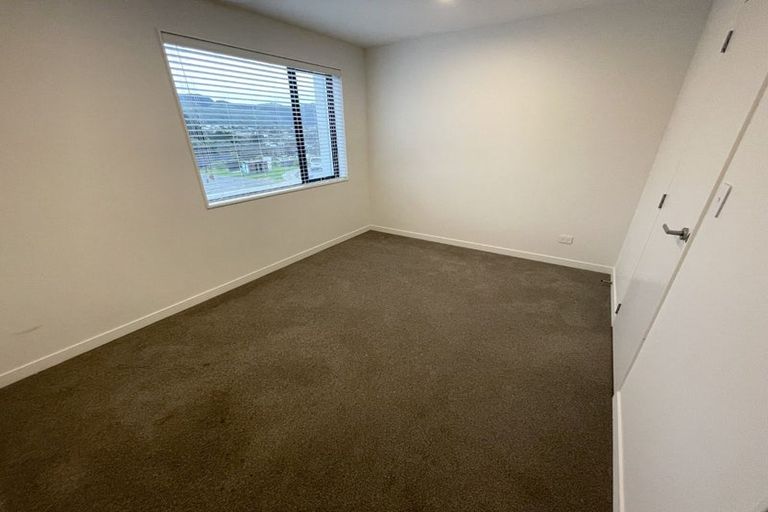 Photo of property in 5 Ara Paiwhenua, Tawa, Wellington, 5028